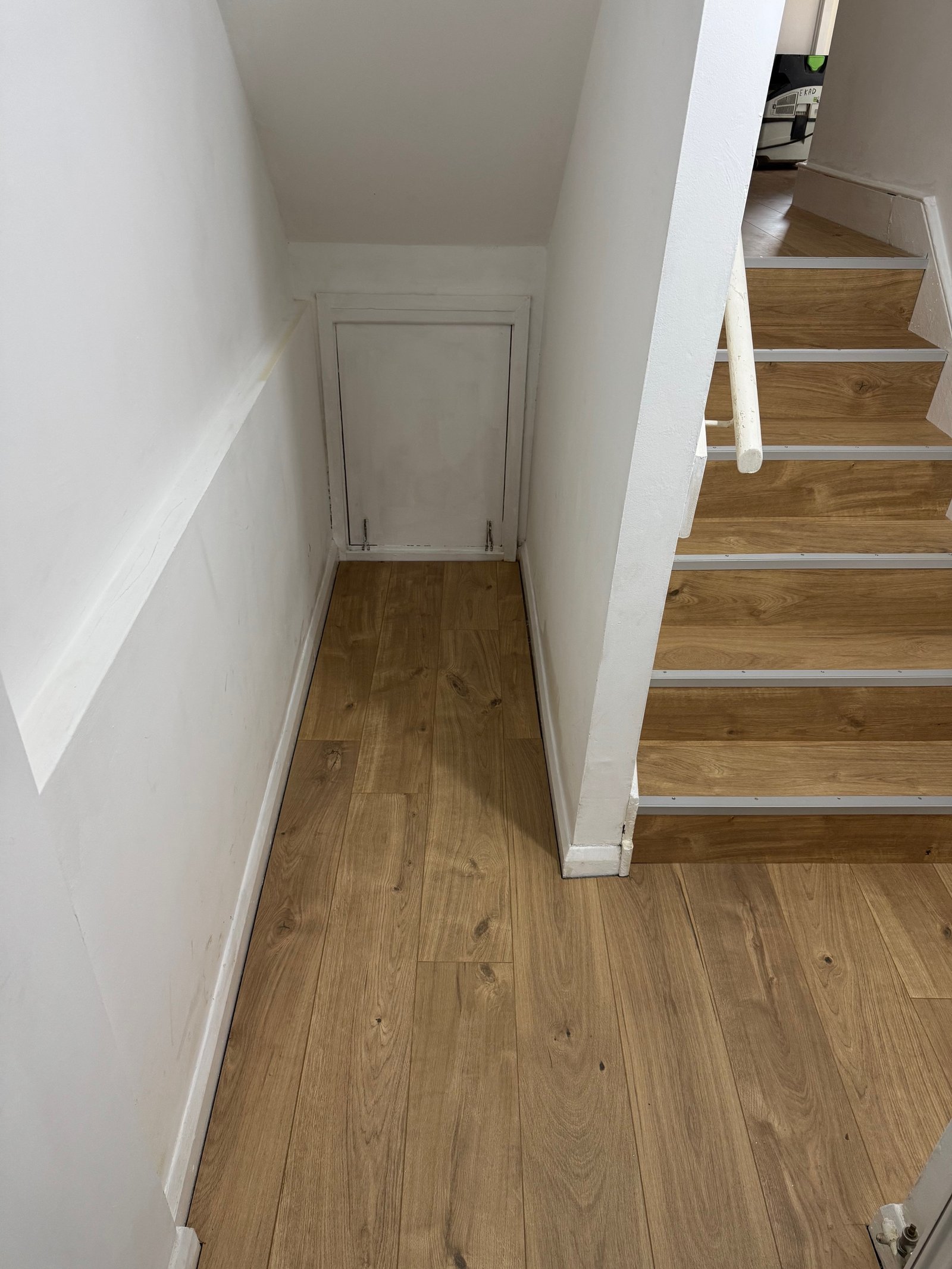 One-Bedroom Flat with Staircase - Image 3